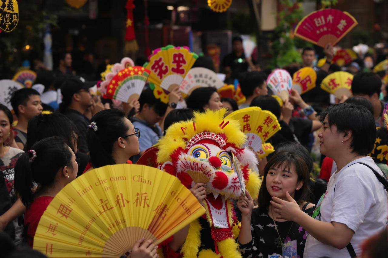 饭圈生存指南:如何在粉丝群体中保持安全距离