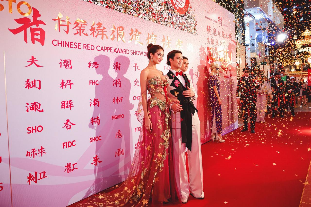 某女星走红毯时礼服意外滑落,现场照片被恶意传播
